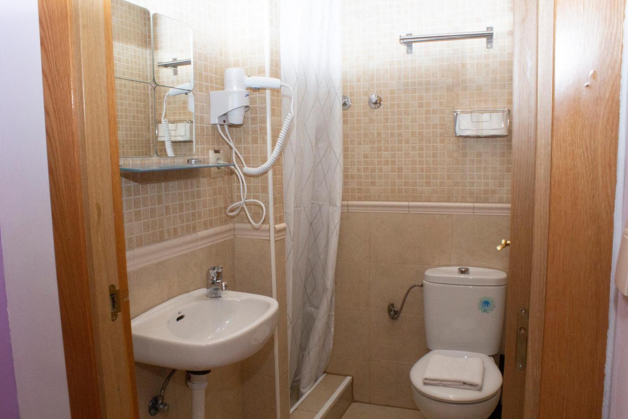 Quarto Duplo com Cama Extra